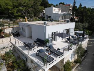 Hvar Dream View Penthouse with Hot Tub - Hvar - 7