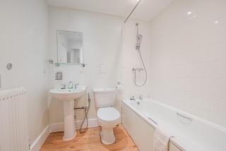Stylish Spacious 3 Bed Home 5min walk from station - Londra - 1