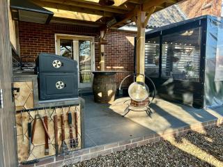 Grand Idyllic Hideaway Home With Hot Tub, Sleeps 8 - 9