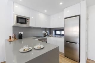 Lotus - Contemporary Apartment with Pool & Private Balcony - 2