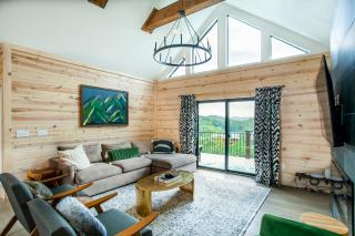 Bearly Haus -Views, Hot Tub, Pool & Xbox! - Pigeon Forge - 7