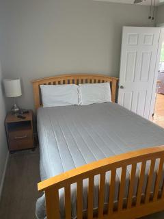 House #16 - Weiss Decision - (No pets) Lake View - Centre - 5