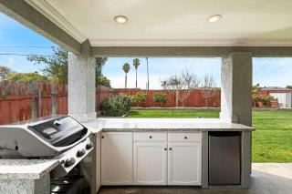 Spacious 4BR Outdoor Kitchen Hot Tub & Fun - San Diego - 9
