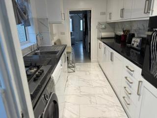 Charming 3B Home in East London - Cozy & Central - Belvedere - 7