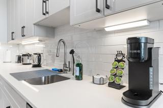 Modern 1BR with King Bed W,D Rooftop 10 mins to CC! - Philadelphia - 5