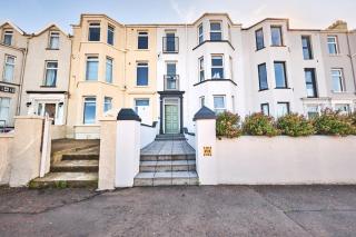 Seaside Escape, Central Portrush Apartment - 0