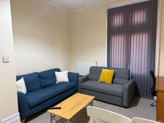 Cozy Haven Near Leicester University and General Hospital - 4