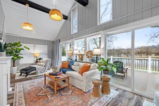 Island Gem-Riverfront, Near RMU SportsCenter-4 BR - 0