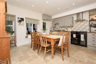 Superb House in Looe, Near Beach and Bars with Great Views and free access to a nearby Indoor Swimming Pool - 1