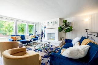 Fresh & Comfy House with Hot Tub, Pool Table, & BBQ - 6