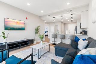 10 mins to Center City, Sleeps 6, With Rooftop Views! - 7