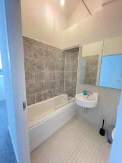 2 bedroom penthouse in Leicester - 4