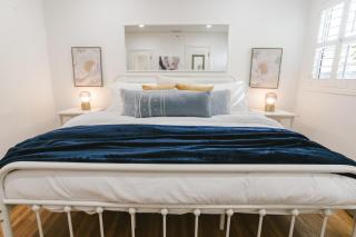 LA Karaoke Fire Pit Ping-Pong Cowboy Pool - Glendale - 3