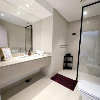 Camellia 1BR Waters Edge Yas Island Theme Parks - Abu Dhabi - 1