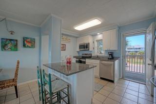 Beachfront Condo w Ocean View 2 Pools Boardwalk to the Beach Island Getaway - 5