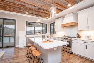 Luxury Lakeside Living at Knot Working on Norris Lake - 8