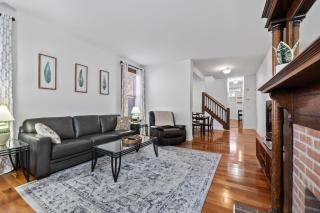 Trendy Urban Retreat, Spacious 4BR, Best Location in City - Columbus - 0