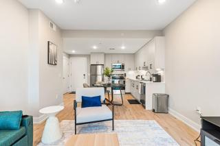 5 mins to Convention Center! Sleeps 4! With Rooftop! - 3