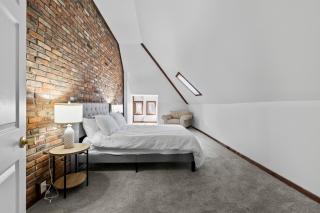 Trendy Urban Retreat, Spacious 4BR, Best Location in City - Columbus - 8