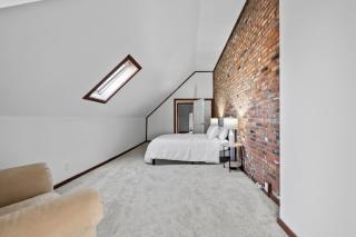 Trendy Urban Retreat, Spacious 4BR, Best Location in City - Columbus - 9