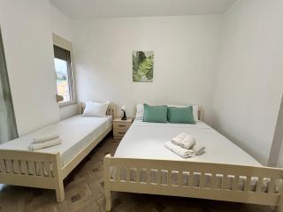 SOL - Entire Holiday Apartment on a budget - Durazzo - 1