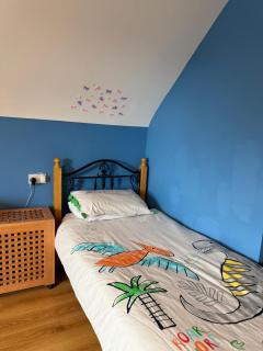 #4- Spacious Ensuite Family Room or Triple Room in Leitrim - - 5