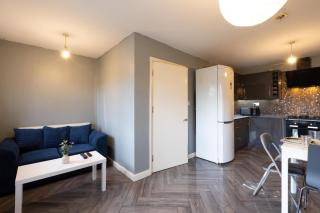 Large 5BDR 11 Beds Contractor Exclusive - 3