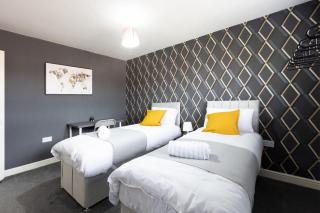 Luxury 5BR House Sleeps 12 Extended Stay Ready - 7