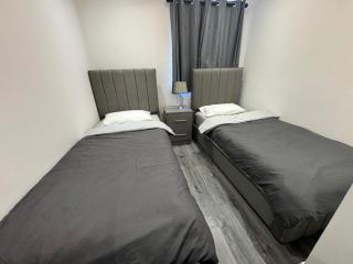 Modern Newly Refurbished 2 Bed Flat - Luton - 3