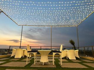 The Chess Lounge with Rooftop Pool - Islamabad - 8
