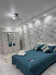 Уютная однокомнатная квартира с видом на горы - 0