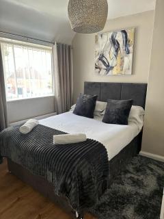 Entire Stylish Family Home with Free Parking - Nottingham - 9