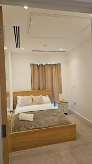 Santina Apartments - Croydon - 9