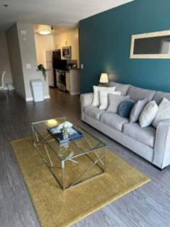 2-Bedroom Hollywood Apartment with Rooftop Pool and Stunning Views - Los Angeles - 1