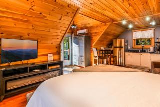 Couples Carriage House Retreat-Wineries & Hiking - 2