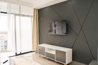 1 BR Stylish Haven with Skyline Views - 7