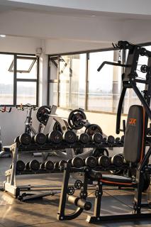 1 BR Stylish Haven with Skyline Views - 4