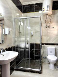 Spacious 3-Bedroom Apartment in New Cairo - 9