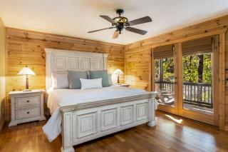 New 3-3 Log Cabin Pond Hot Tub Wineries - Dahlonega - 2