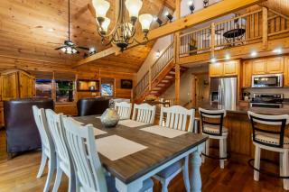 New 4-4 Log Cabin Pond Hot Tub Wineries - Dahlonega - 2