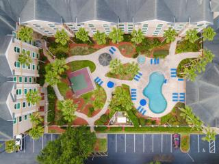 King Bed Theme Park Hotel Free Shuttle Included - Orlando - 0
