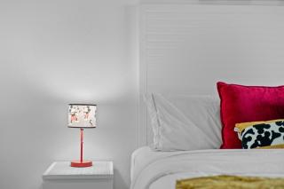 King Bed Theme Park Hotel Free Shuttle Included - Orlando - 5