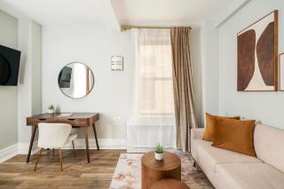 73-608 New 1BR 1Bth UWS Doorman Gym - New York - 1
