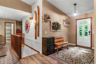 Lakeside Getaway includes Hot Tub pet friendly - Gaylord - 3