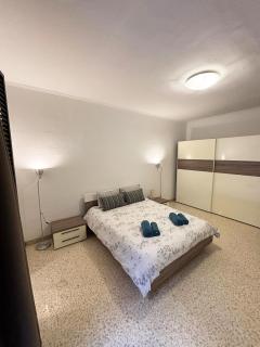 Sliema Sea Side Large Apartment - 4