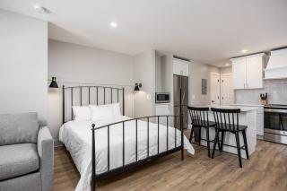 The Nomad: 4 1BRs 2 Studios 24-Guest Retreat - Nashville - 1