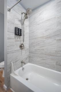OKC Casita - Newly Remodeled, Modern 2 BR home - Family and pet friendly Plus Hot tub - Oklahoma City - 3