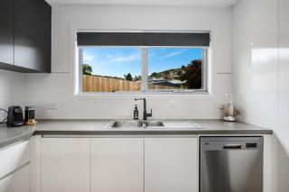 Villa 4 NEW 3Bed 2 Bath - Warrane - 7