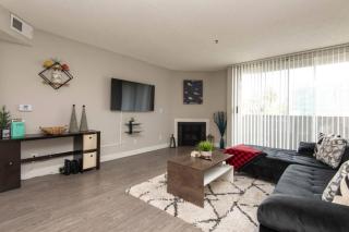 Snazzy 2Bd Apartment Rooftop Pool & Iconic Hollywood Sign Views - 3