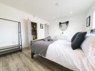 Contractor Stays - Fast WiFi, Free Parking - 6